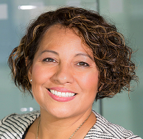 Claire Ashford, complianceansvarlig i en finansiel reguleringsvirksomhed, headshot